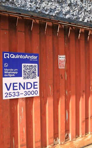 Casa à venda com 360m², 4 quartos e 2 vagas Casa à venda com 360m², 4 quartos e 2 vagasPlaquinha