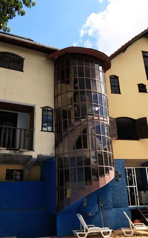 Casa à venda com 360m², 4 quartos e 2 vagas Casa à venda com 360m², 4 quartos e 2 vagasÁrea comum