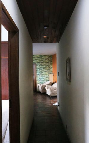 Casa à venda com 360m², 4 quartos e 2 vagas Casa à venda com 360m², 4 quartos e 2 vagasCorredor