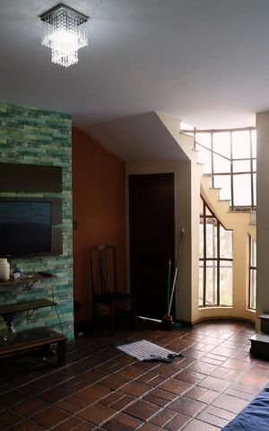 Casa à venda com 360m², 4 quartos e 2 vagas Casa à venda com 360m², 4 quartos e 2 vagasSala 2