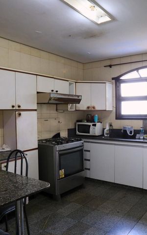 Casa à venda com 360m², 4 quartos e 2 vagas Casa à venda com 360m², 4 quartos e 2 vagasCozinha