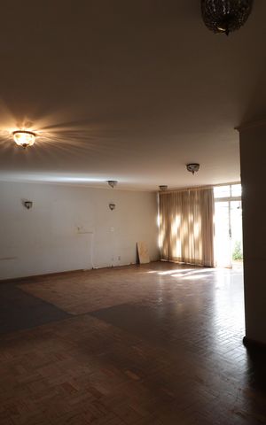 Casa para alugar com 660m², 7 quartos e 4 vagasSala