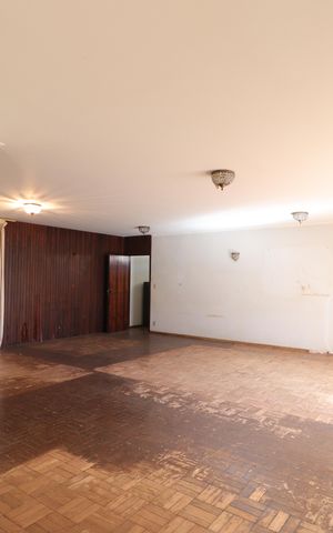 Casa para alugar com 660m², 7 quartos e 4 vagasSala
