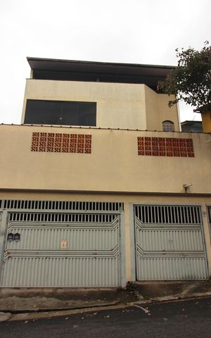 Casa para alugar com 100m², 2 quartos e 1 vagaFachada