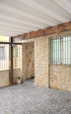 Casa à venda com 137m², 3 quartos e 2 vagasGaragem