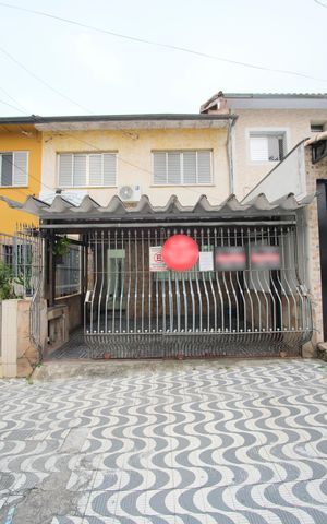 Casa à venda com 137m², 3 quartos e 2 vagasFachada