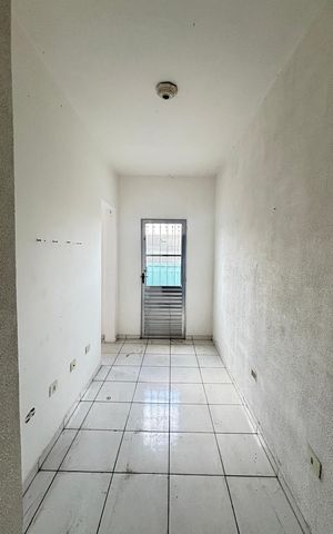 Casa à venda com 38m², 1 quarto e sem vaga Casa à venda com 38m², 1 quarto e sem vagaSala
