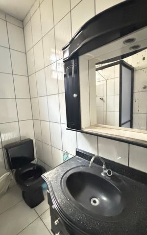 Casa à venda com 38m², 1 quarto e sem vaga Casa à venda com 38m², 1 quarto e sem vagaBanheiro