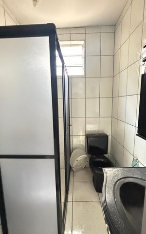 Casa à venda com 38m², 1 quarto e sem vaga Casa à venda com 38m², 1 quarto e sem vagaBanheiro