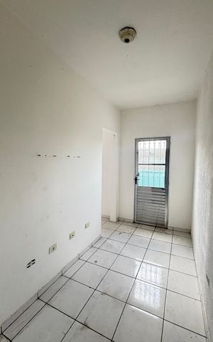 Casa à venda com 38m², 1 quarto e sem vaga Casa à venda com 38m², 1 quarto e sem vagaSala