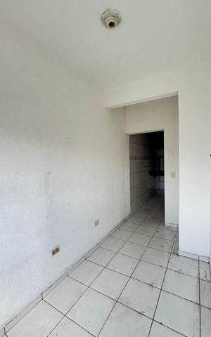 Casa à venda com 38m², 1 quarto e sem vaga Casa à venda com 38m², 1 quarto e sem vagaSala