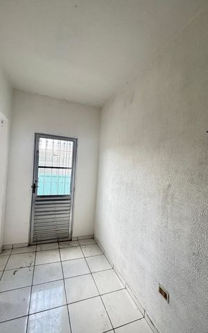 Casa à venda com 38m², 1 quarto e sem vaga Casa à venda com 38m², 1 quarto e sem vagaSala