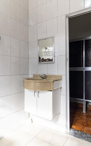 Casa à venda com 130m², 3 quartos e 2 vagas Casa à venda com 130m², 3 quartos e 2 vagasBanheiro