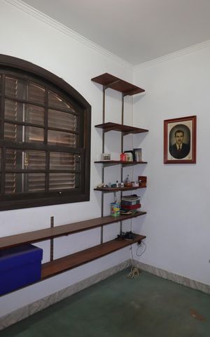 Casa à venda com 255m², 5 quartos e 2 vagasQuarto 2