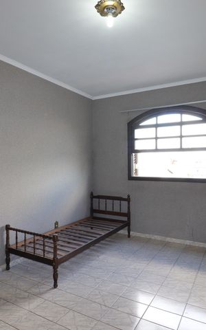 Casa à venda com 255m², 5 quartos e 2 vagasQuarto 3