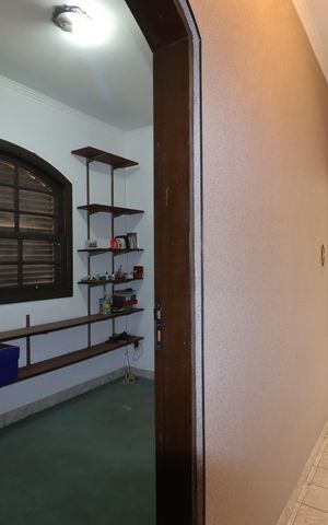 Casa à venda com 255m², 5 quartos e 2 vagasCorredor piso superior
