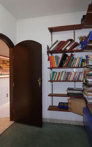 Casa à venda com 255m², 5 quartos e 2 vagasQuarto 2