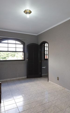 Casa à venda com 255m², 5 quartos e 2 vagasQuarto 3