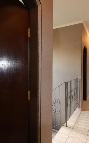 Casa à venda com 255m², 5 quartos e 2 vagasCorredor piso superior