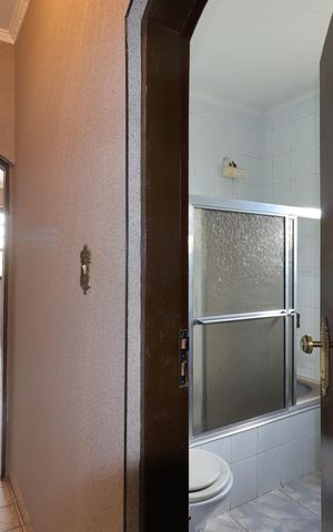 Casa à venda com 255m², 5 quartos e 2 vagasCorredor piso superior
