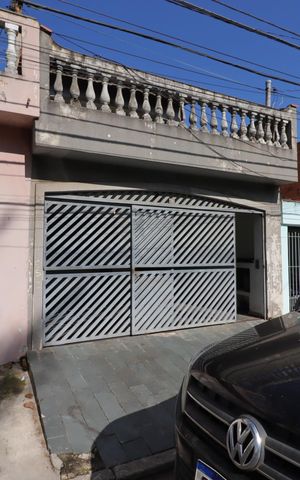 Casa à venda com 255m², 5 quartos e 2 vagasFachada
