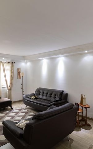 Casa à venda com 300m², 2 quartos e 5 vagas Casa à venda com 300m², 2 quartos e 5 vagasSala