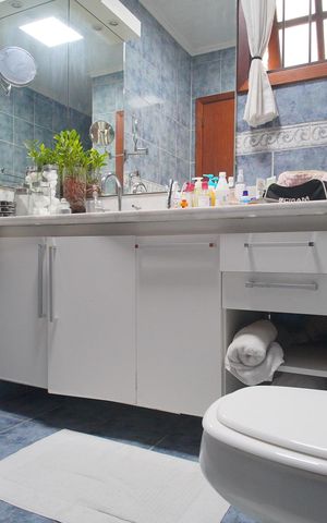 Casa à venda com 350m², 3 quartos e 2 vagasBanheiro