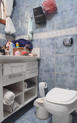 Casa à venda com 350m², 3 quartos e 2 vagasBanheiro