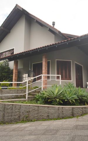 Casa à venda com 350m², 3 quartos e 2 vagasQuintal
