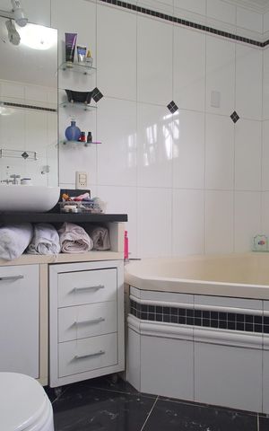 Casa à venda com 350m², 3 quartos e 2 vagasBanheiro da Suíte