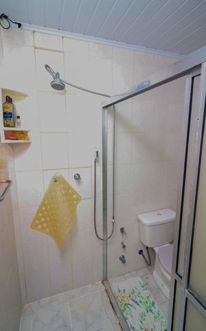 Casa à venda com 100m², 2 quartos e 2 vagasBanheiro da Suíte