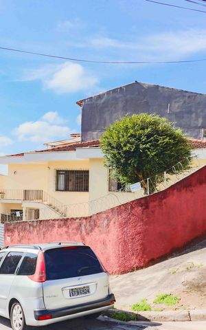 Casa à venda com 256m², 3 quartos e 2 vagas Casa à venda com 256m², 3 quartos e 2 vagasFachada