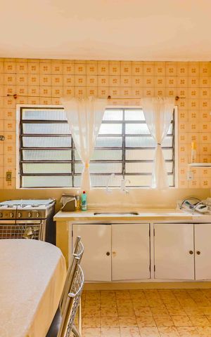 Casa à venda com 256m², 3 quartos e 2 vagas Casa à venda com 256m², 3 quartos e 2 vagasCozinha