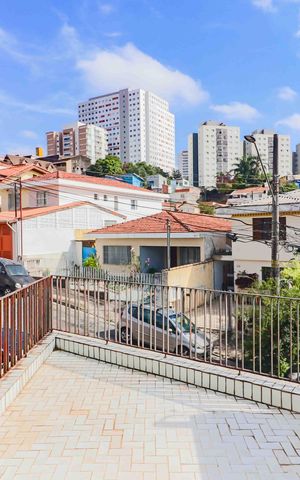 Casa à venda com 256m², 3 quartos e 2 vagas Casa à venda com 256m², 3 quartos e 2 vagasQuintal