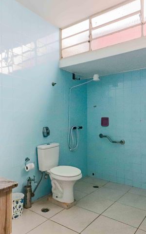 Casa à venda com 256m², 3 quartos e 2 vagas Casa à venda com 256m², 3 quartos e 2 vagasBanheiro