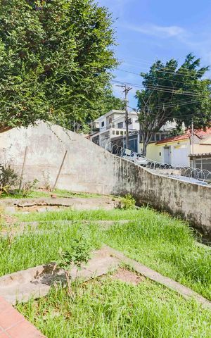 Casa à venda com 256m², 3 quartos e 2 vagas Casa à venda com 256m², 3 quartos e 2 vagasQuintal