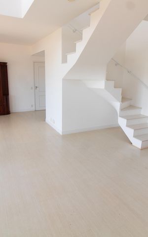Apartamento para alugar com 256m², 4 quartos e 4 vagas Apartamento para alugar com 256m², 4 quartos e 4 vagasSala