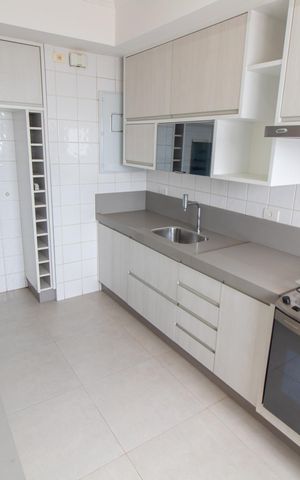 Apartamento para alugar com 256m², 4 quartos e 4 vagas Apartamento para alugar com 256m², 4 quartos e 4 vagasCozinha