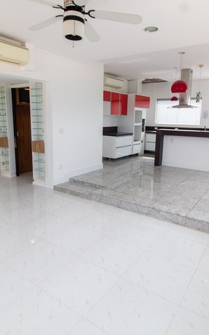 Apartamento para alugar com 256m², 4 quartos e 4 vagas Apartamento para alugar com 256m², 4 quartos e 4 vagasÁrea comum