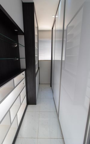 Apartamento para alugar com 256m², 4 quartos e 4 vagas Apartamento para alugar com 256m², 4 quartos e 4 vagasCloset da Suíte 4