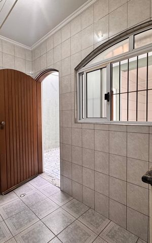 Casa para alugar com 165m², 3 quartos e 2 vagas Casa para alugar com 165m², 3 quartos e 2 vagasLavanderia