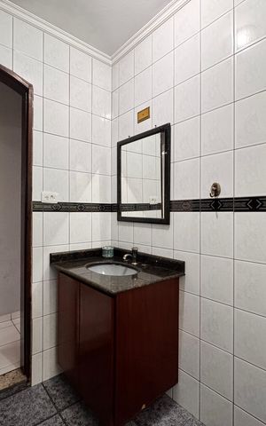 Casa para alugar com 165m², 3 quartos e 2 vagas Casa para alugar com 165m², 3 quartos e 2 vagasBanheiro