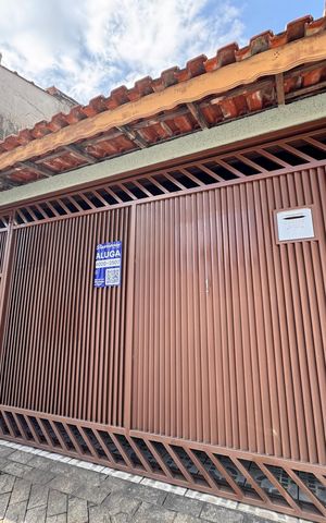 Casa para alugar com 165m², 3 quartos e 2 vagas Casa para alugar com 165m², 3 quartos e 2 vagasFacada + plaquinha