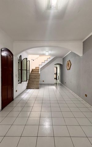 Casa para alugar com 165m², 3 quartos e 2 vagas Casa para alugar com 165m², 3 quartos e 2 vagasSala