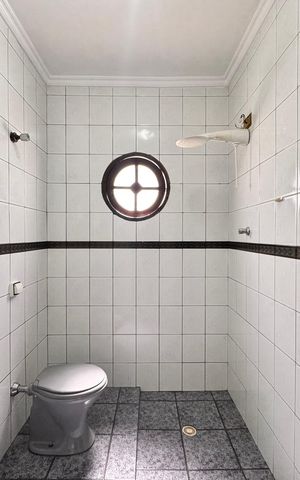 Casa para alugar com 165m², 3 quartos e 2 vagas Casa para alugar com 165m², 3 quartos e 2 vagasBanheiro 2