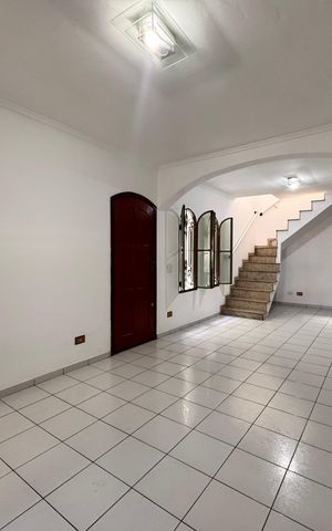 Casa para alugar com 165m², 3 quartos e 2 vagas Casa para alugar com 165m², 3 quartos e 2 vagasSala