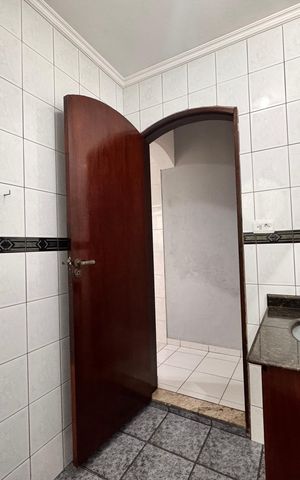 Casa para alugar com 165m², 3 quartos e 2 vagas Casa para alugar com 165m², 3 quartos e 2 vagasBanheiro