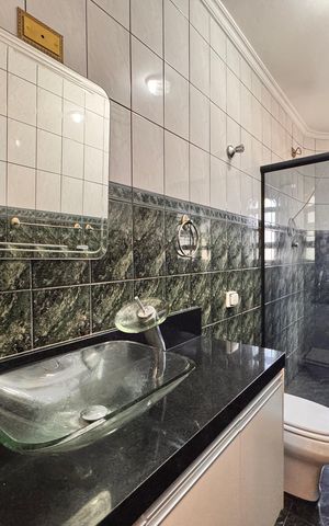 Casa para alugar com 165m², 3 quartos e 2 vagas Casa para alugar com 165m², 3 quartos e 2 vagasBanheiro da Suíte