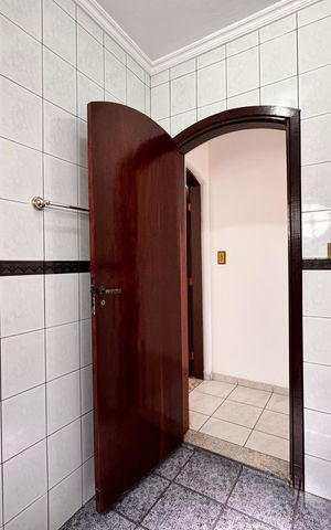 Casa para alugar com 165m², 3 quartos e 2 vagas Casa para alugar com 165m², 3 quartos e 2 vagasBanheiro 2