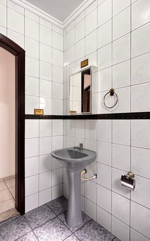 Casa para alugar com 165m², 3 quartos e 2 vagas Casa para alugar com 165m², 3 quartos e 2 vagasBanheiro 2